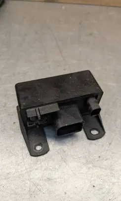 Mercedes-Benz E W211 Glow plug pre-heat relay 0285454032