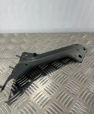 Audi Q5 SQ5 Fender mounting bracket 8R0821135 28102013