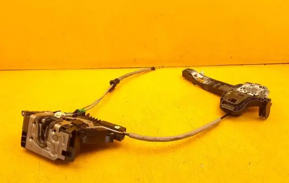 Mercedes-Benz V Class W447 Front door lock A4477200035 A4477600034