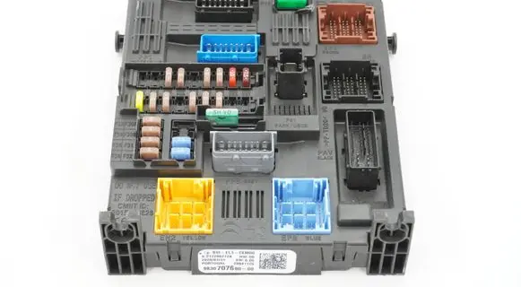 Peugeot Partner Fuse box set 9830707680