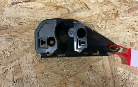 Volvo V50 Front bumper mounting bracket 31265396