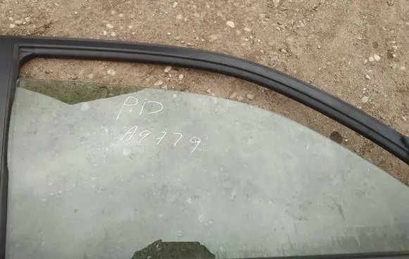 Nissan X-Trail T31 Front door window glass four-door as2