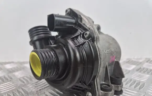 BMW 3 E90 E91 Water pump 11868015