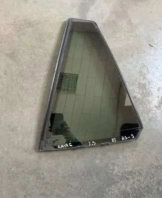 Rear vent window glass