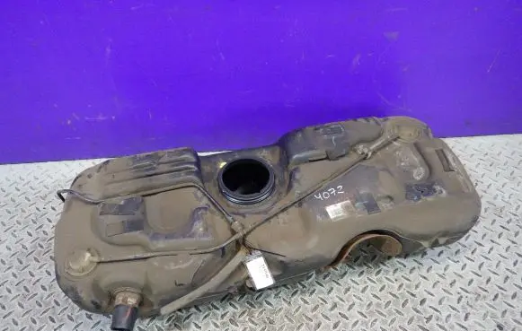 Suzuki Swift I Fuel tank 89101-62J00