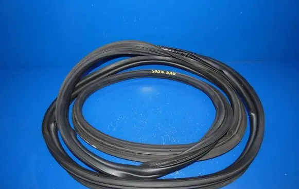 Fiat 500X Rubber seal tailgate window/glass 