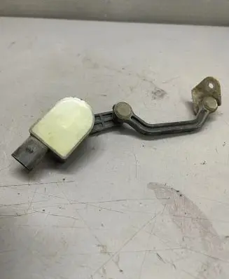 Headlight/headlamp level sensor
