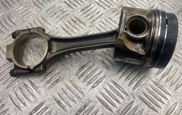 Volkswagen PASSAT B7 Piston with connecting rod 03LA