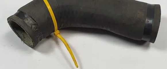Mercedes-Benz E W124 Engine coolant pipe/hose