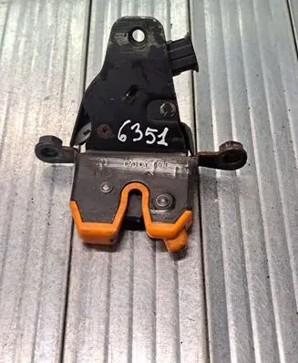 Skoda Fabia Mk1 (6Y) Tailgate window lock/catch/latch 6Y9827501G