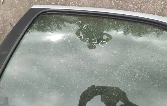 Peugeot 206 Rear door window glass as2