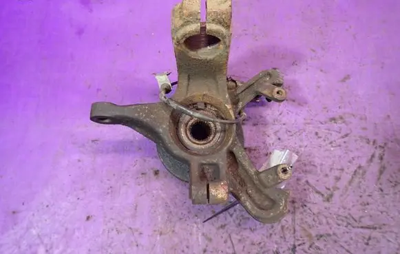 Ford Focus C-MAX Front wheel hub spindle knuckle