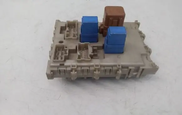 Nissan Primera Fuse module 24350AV700