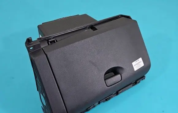 Glove box