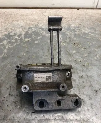 Volkswagen Touran III Engine mount bracket 5Q0199262DF