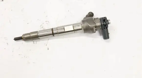 Audi A4 S4 B9 8W Fuel injector 04L130277N