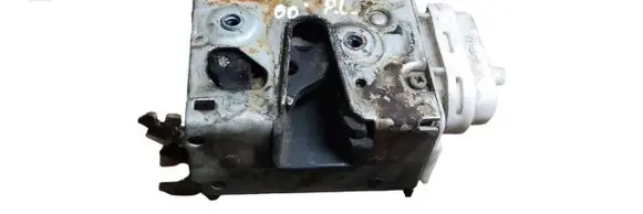 Audi A4 S4 B5 8D Front door lock 8D1837016F