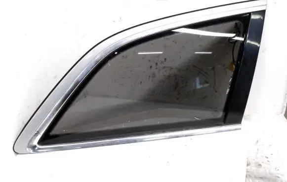 Audi Q7 4L Rear side window