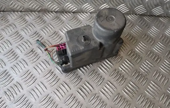 Audi A4 S4 B5 8D Central locking vacuum pump 4A0862257A