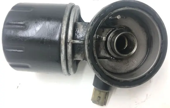 Nissan Note (E11) Oil filter mounting bracket