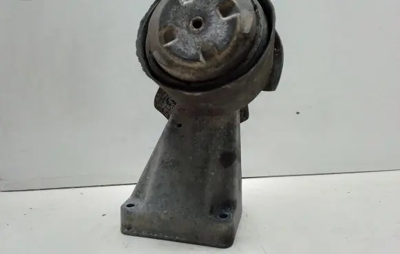 Mercedes-Benz C W202 Engine mounting bracket A6112230804