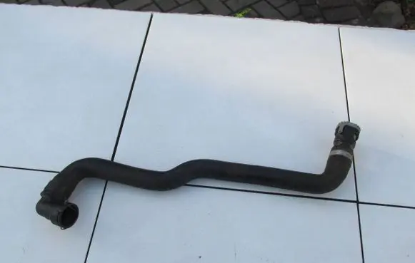 Ford Focus Engine coolant pipe/hose AV6118K582DE