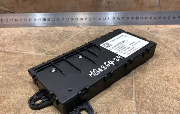 Mercedes-Benz ML W166 Air suspension control unit module (rear) A1669003507