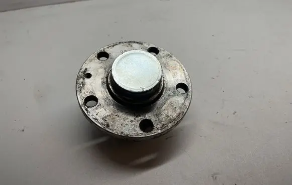 Volkswagen PASSAT B6 Rear wheel hub spindle/knuckle 0JB7669