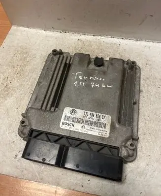 Volkswagen Touran I Engine control unit/module 03G906016BT 0281011761 1039S04447