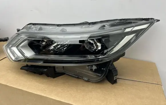 Nissan Qashqai Headlight/headlamp 10019011