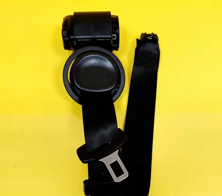 Audi A4 S4 B5 8D Rear seatbelt 4A5857709J