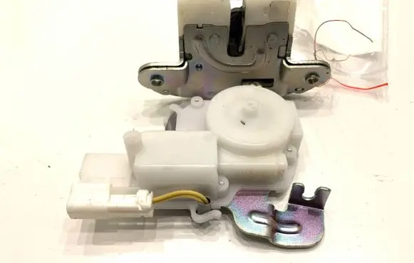 Honda Jazz Tailgate exterior lock 