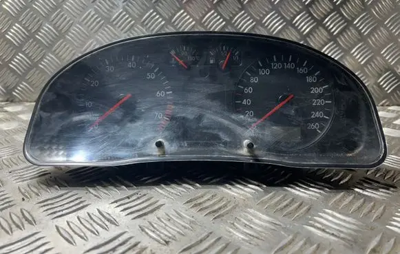 Volkswagen PASSAT B5 Speedometer (instrument cluster) 3B0919881F
