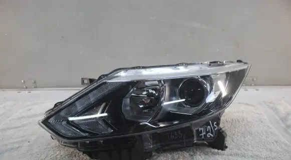 Nissan Qashqai Headlight/headlamp