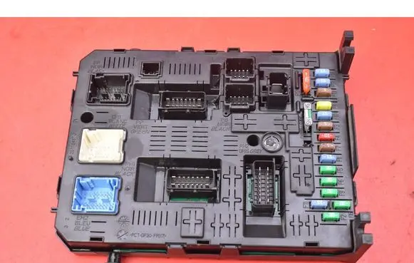 Peugeot 3008 I Fuse box set 9678476880