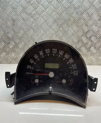 Volkswagen New Beetle Speedometer (instrument cluster) 1C092082H