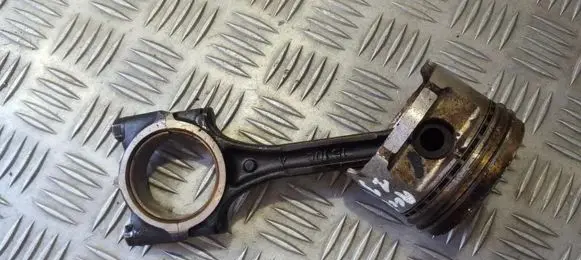 Hyundai Accent Piston with connecting rod