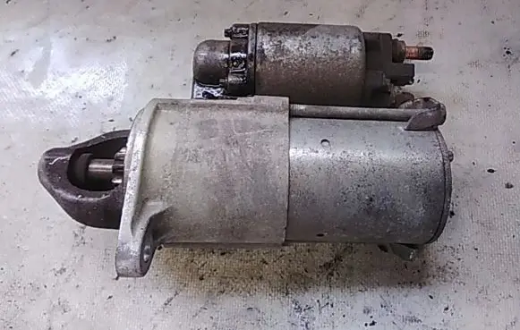 Opel Zafira B Starter motor 55556892