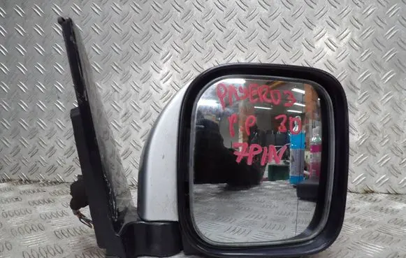 Mitsubishi Pajero Front door electric wing mirror 