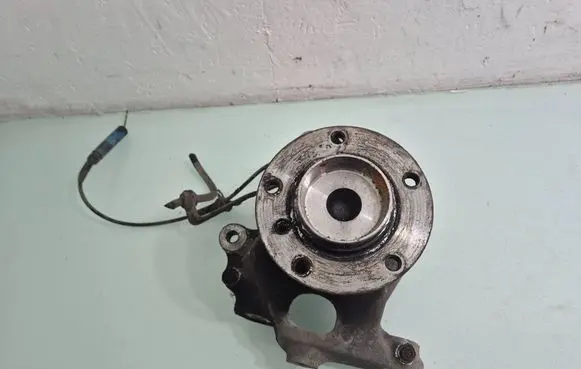 BMW 5 E60 E61 Front wheel hub 