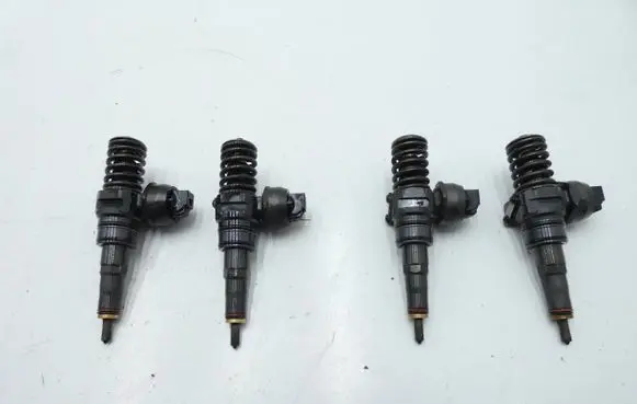 Volkswagen Caddy Fuel injector 038130073BN