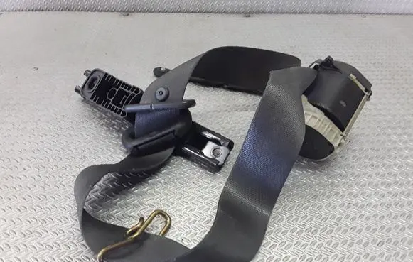 Jaguar X-Type Front seatbelt 33046445