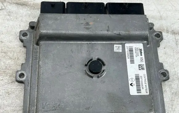 Renault Clio IV Engine control unit/module 237103353R V29034775A 237103352R