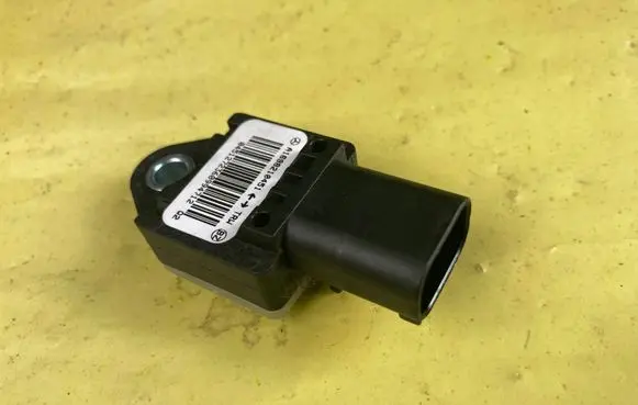 Mercedes-Benz B W245 Airbag deployment crash/impact sensor A1698210451 0451272360994712