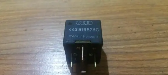 Volkswagen PASSAT B5 Other relay 443919578C 899519