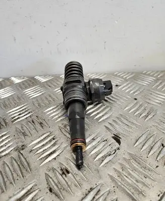 Audi A4 S4 B6 8E 8H Fuel injector 038130073BJ