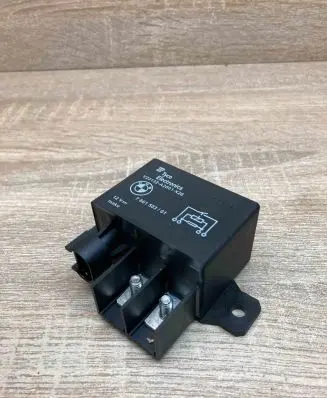 BMW 7 F01 F02 F03 F04 Glow plug pre-heat relay 7661503 V23132A2001X26