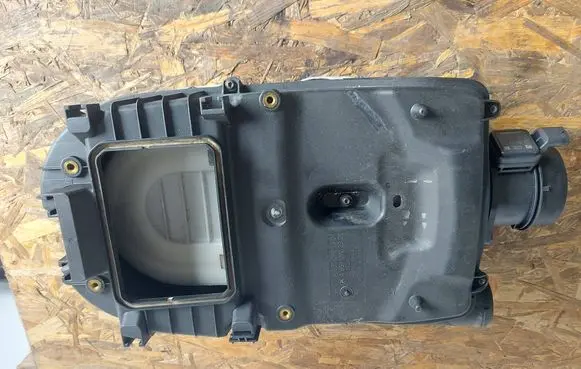 Mercedes-Benz E W212 Air filter box A6510902301