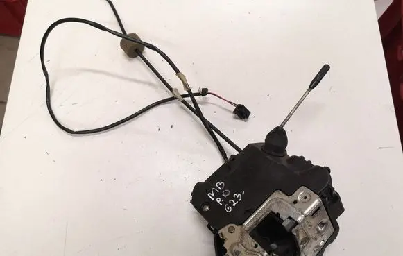 Mercedes-Benz C W203 Front door lock 004138112629 0004453709