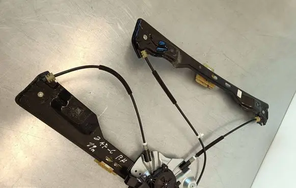 Opel Zafira C Front door window regulator with motor 20951581 11111 966435201